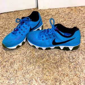 Women’s Nike shoes size 8